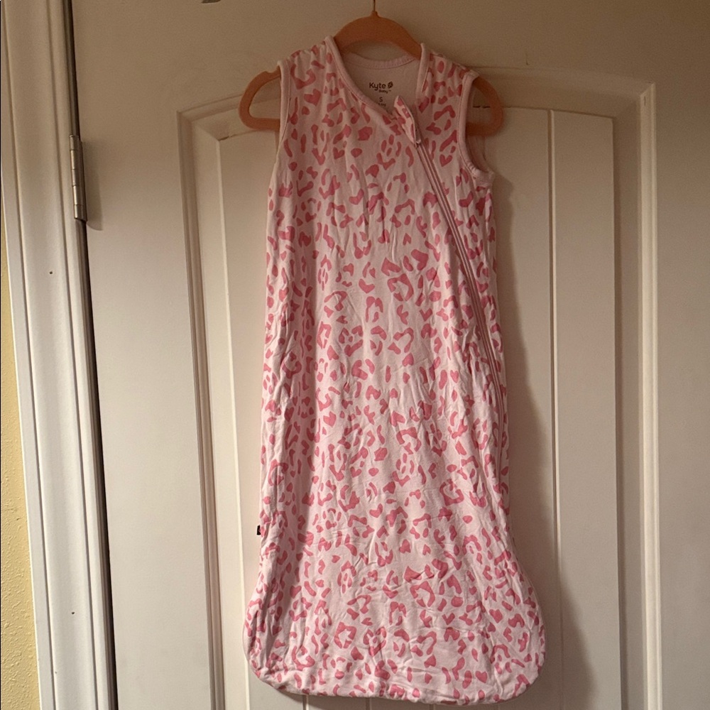 Kyte BABY Pink Leopard Sakura Sleep Sack